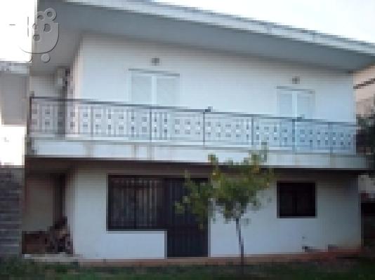 PoulaTo: Μονοκατοικία στον Προαστιακό Σιδηρόδρομο και 1 χιλ. από την θάλασσα-Ν. Κορινθίας